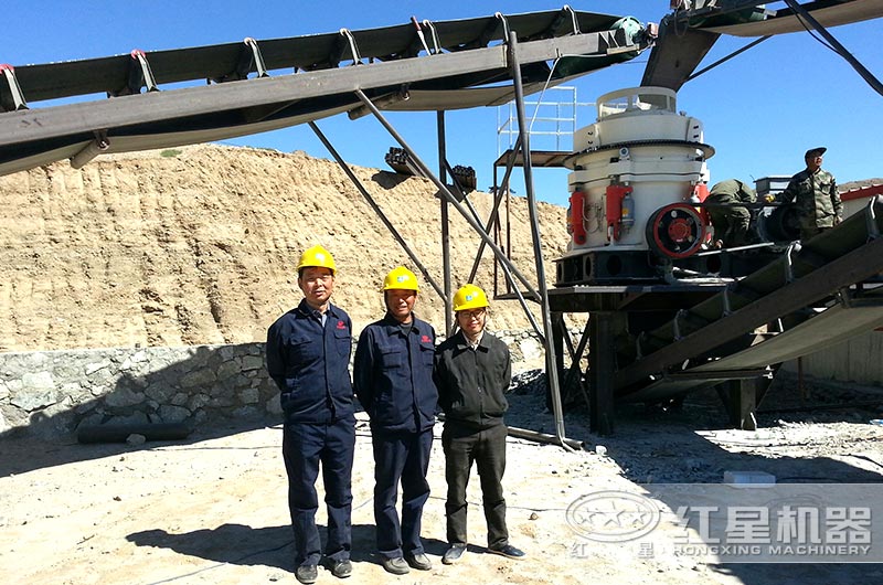 �ۺ���ԱΪ���տͻ��ṩ����